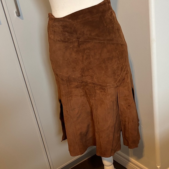 Elegant Brown Danier Leather Panelled Skirt - Picture 5 of 11